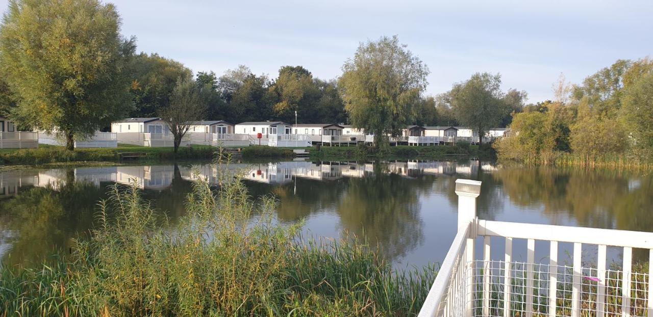 סירנססטר Lakeside Cotswold Holiday Home מראה חיצוני תמונה