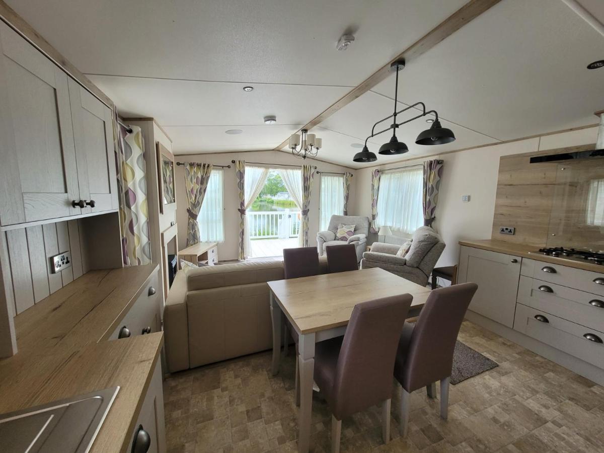 סירנססטר Lakeside Cotswold Holiday Home מראה חיצוני תמונה