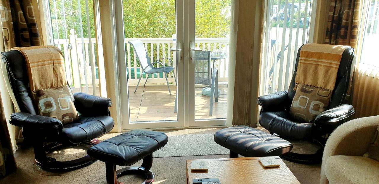 סירנססטר Lakeside Cotswold Holiday Home מראה חיצוני תמונה