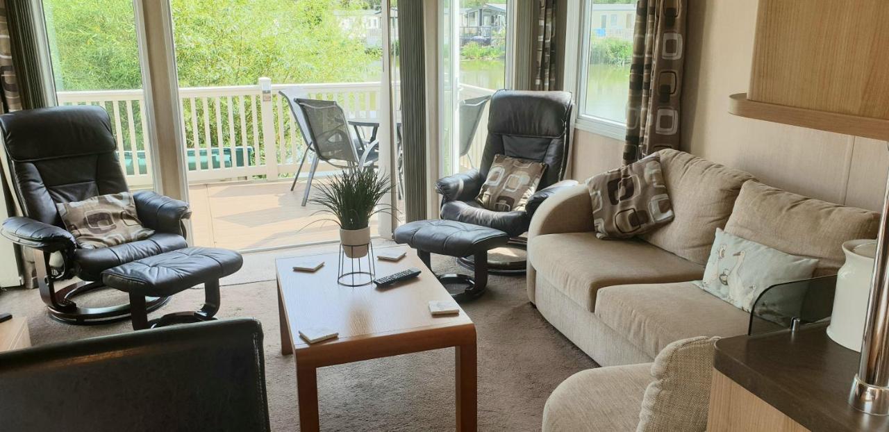 סירנססטר Lakeside Cotswold Holiday Home מראה חיצוני תמונה