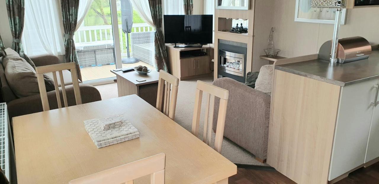סירנססטר Lakeside Cotswold Holiday Home מראה חיצוני תמונה