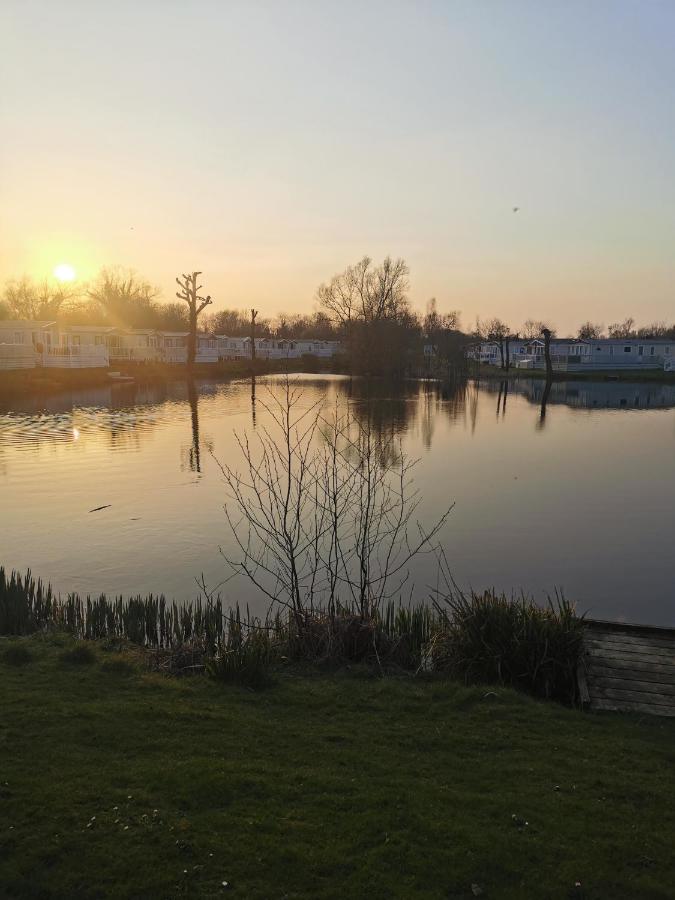 סירנססטר Lakeside Cotswold Holiday Home מראה חיצוני תמונה
