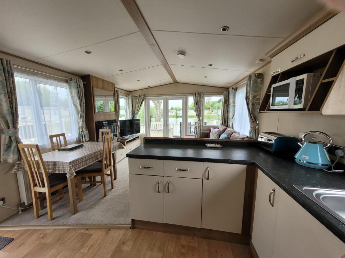סירנססטר Lakeside Cotswold Holiday Home מראה חיצוני תמונה