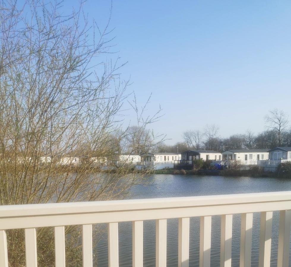 סירנססטר Lakeside Cotswold Holiday Home מראה חיצוני תמונה
