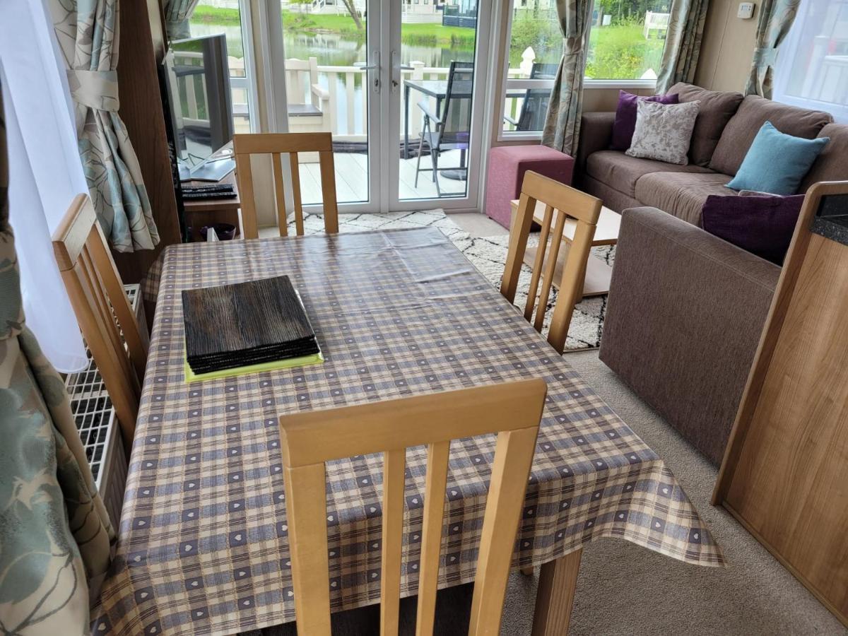 סירנססטר Lakeside Cotswold Holiday Home מראה חיצוני תמונה