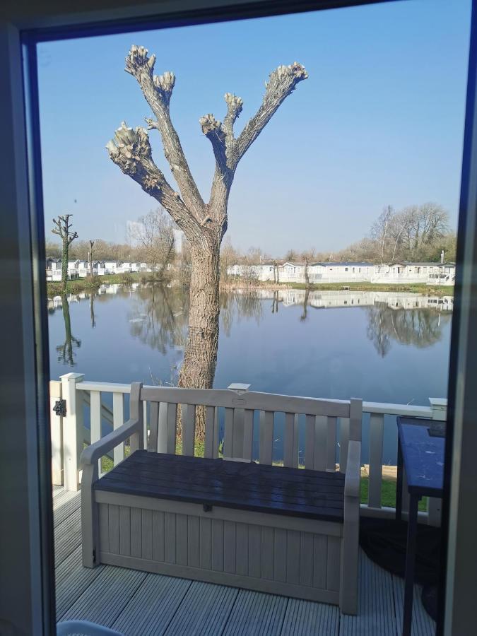 סירנססטר Lakeside Cotswold Holiday Home מראה חיצוני תמונה