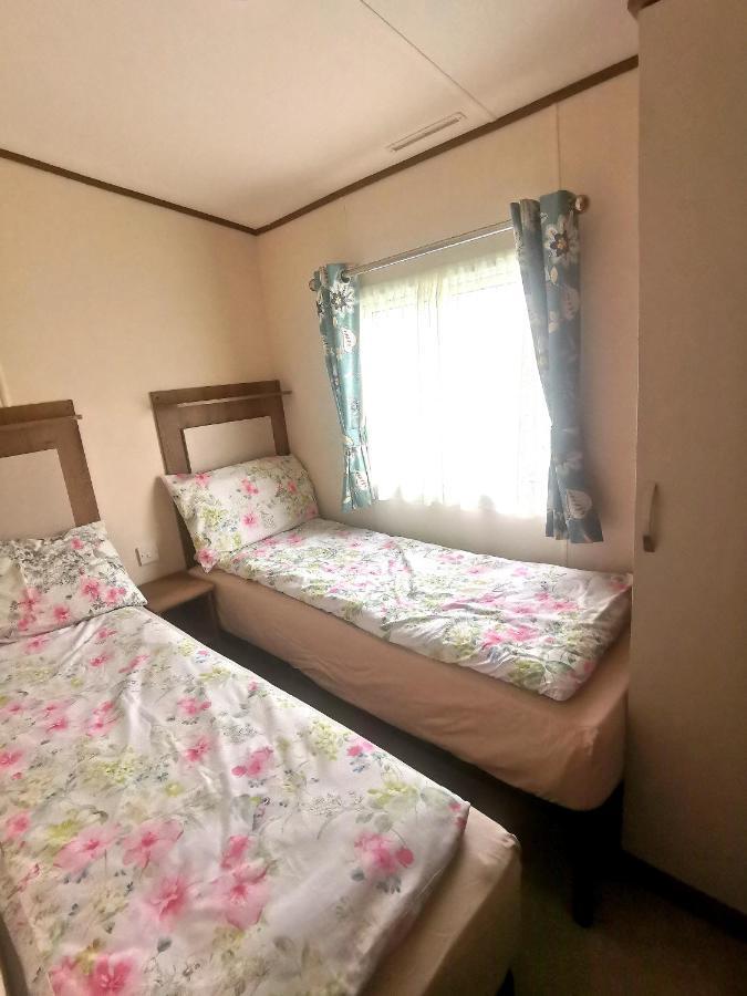 סירנססטר Lakeside Cotswold Holiday Home מראה חיצוני תמונה