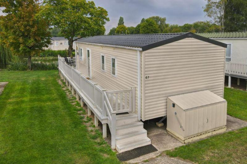 סירנססטר Lakeside Cotswold Holiday Home מראה חיצוני תמונה