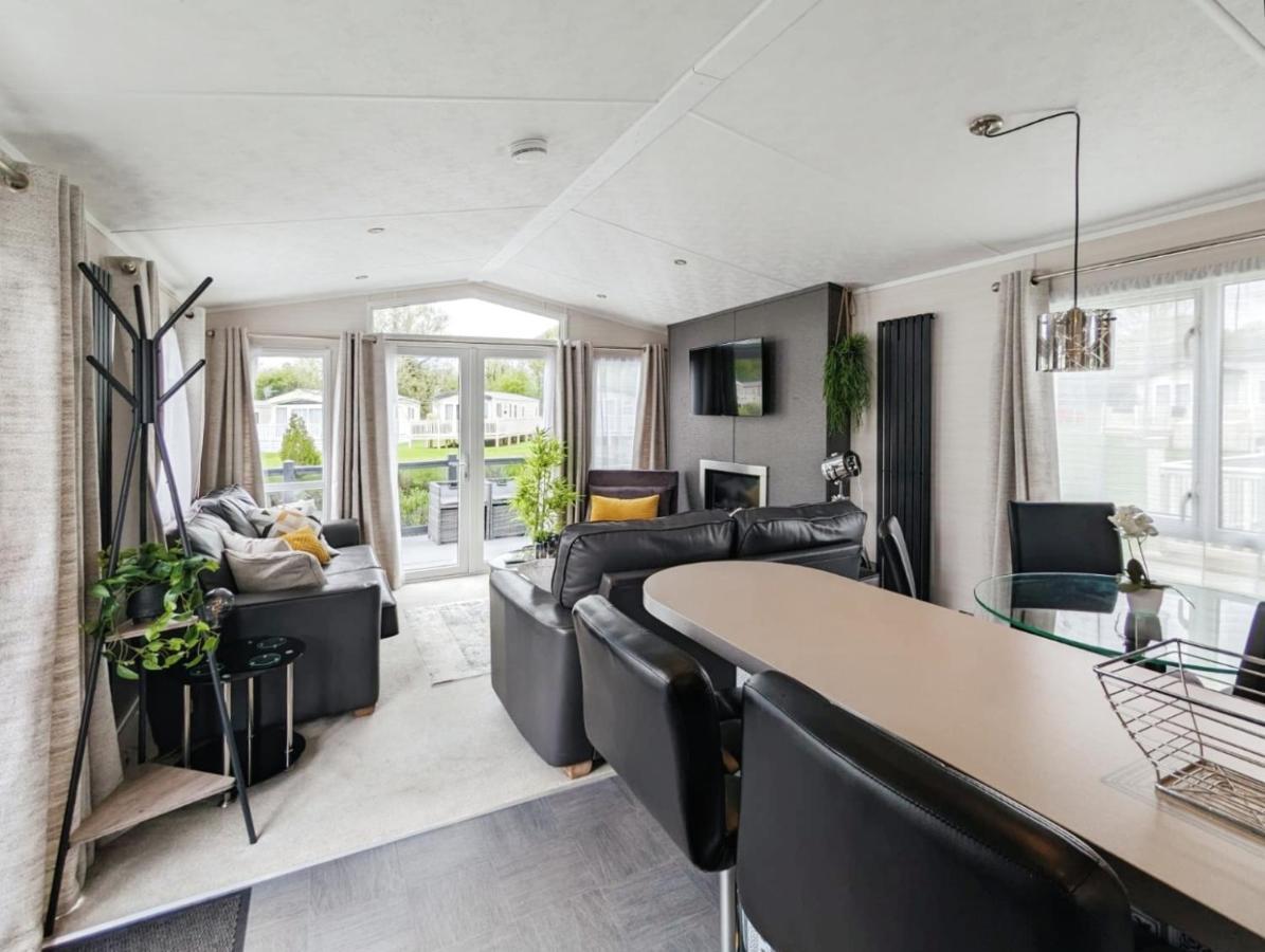 סירנססטר Lakeside Cotswold Holiday Home מראה חיצוני תמונה