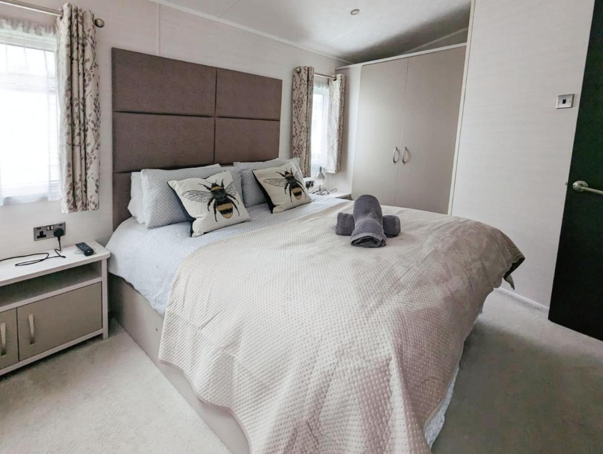 סירנססטר Lakeside Cotswold Holiday Home מראה חיצוני תמונה