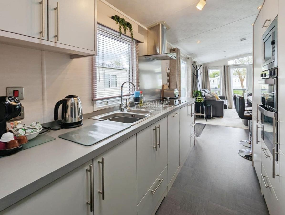 סירנססטר Lakeside Cotswold Holiday Home מראה חיצוני תמונה