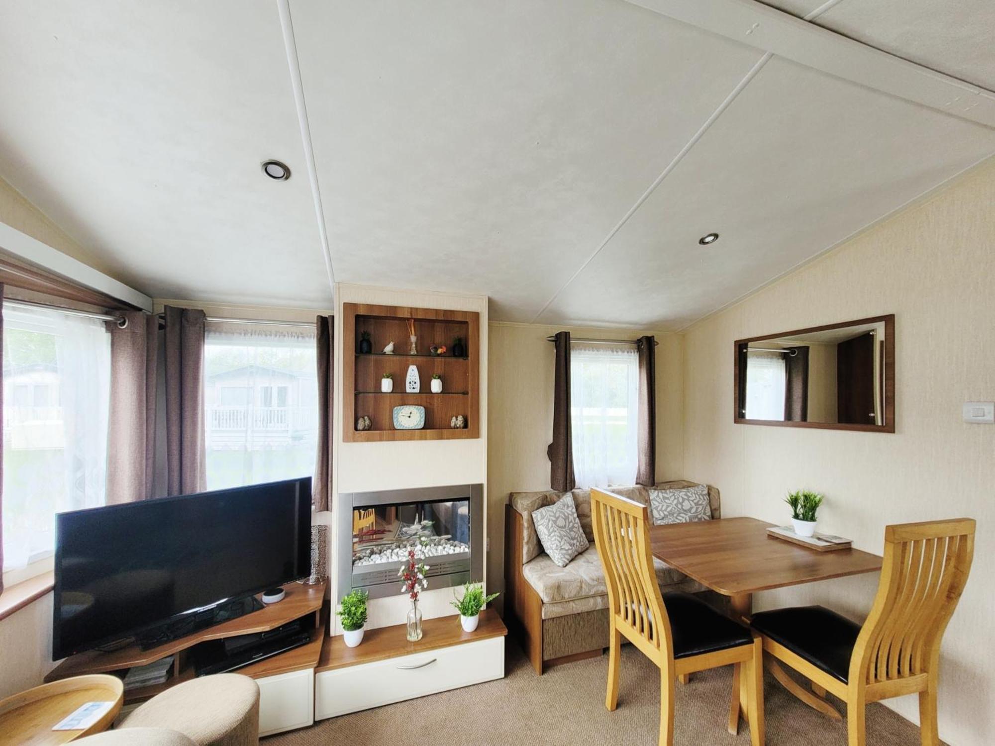 סירנססטר Lakeside Cotswold Holiday Home מראה חיצוני תמונה