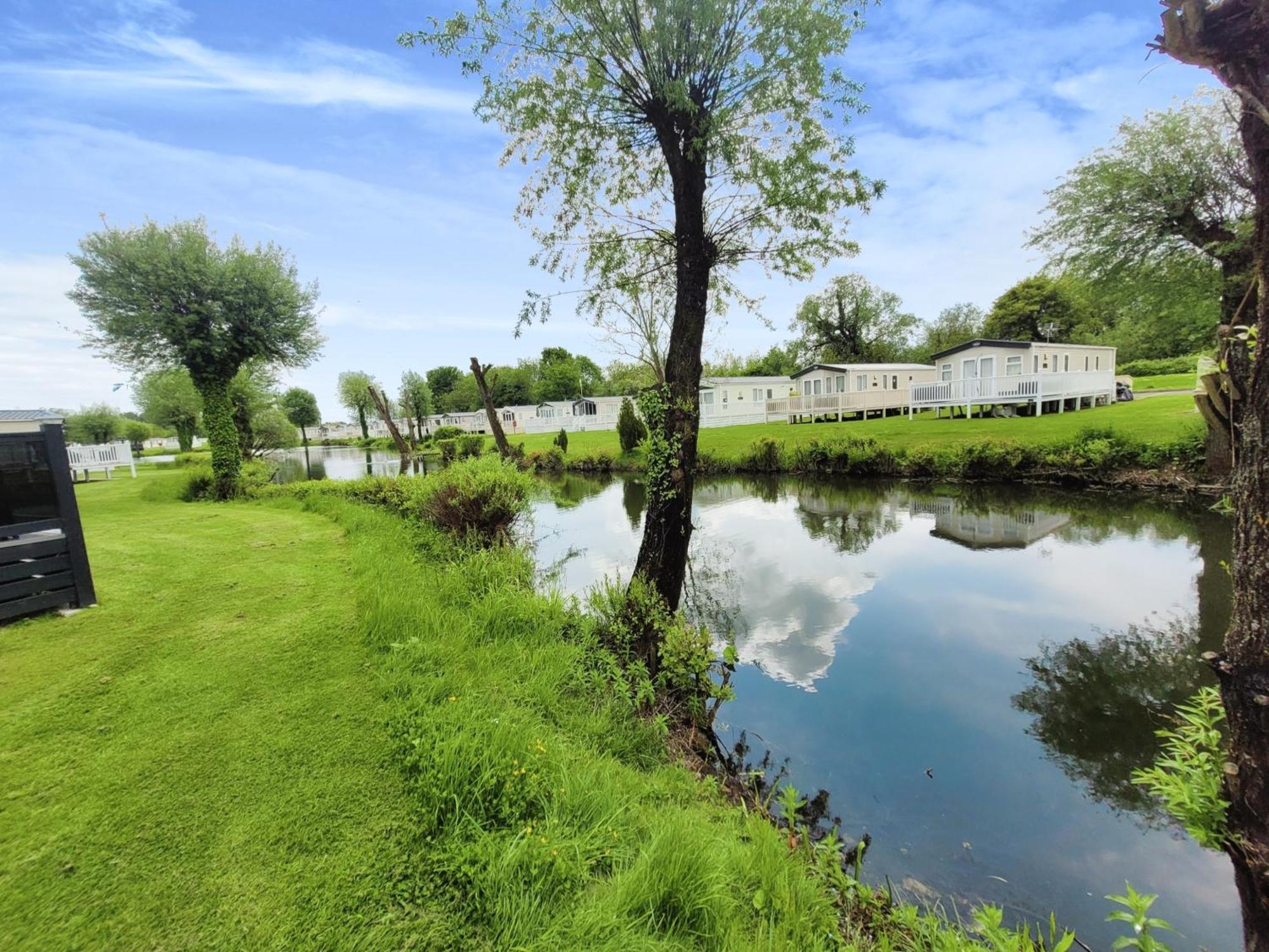 סירנססטר Lakeside Cotswold Holiday Home מראה חיצוני תמונה