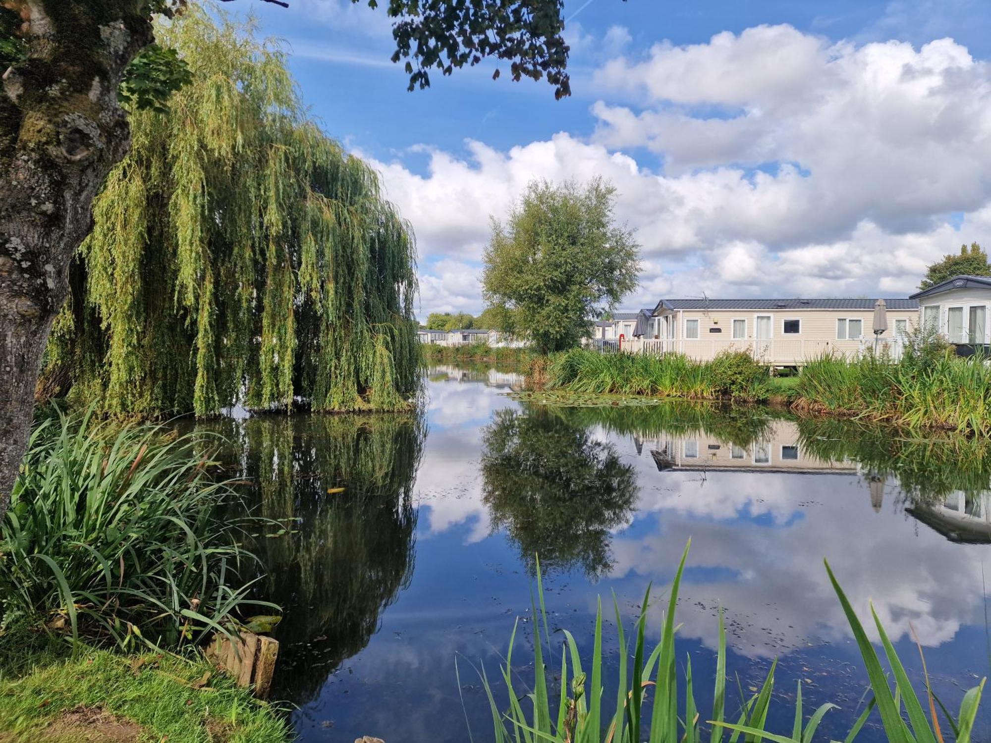 סירנססטר Lakeside Cotswold Holiday Home מראה חיצוני תמונה