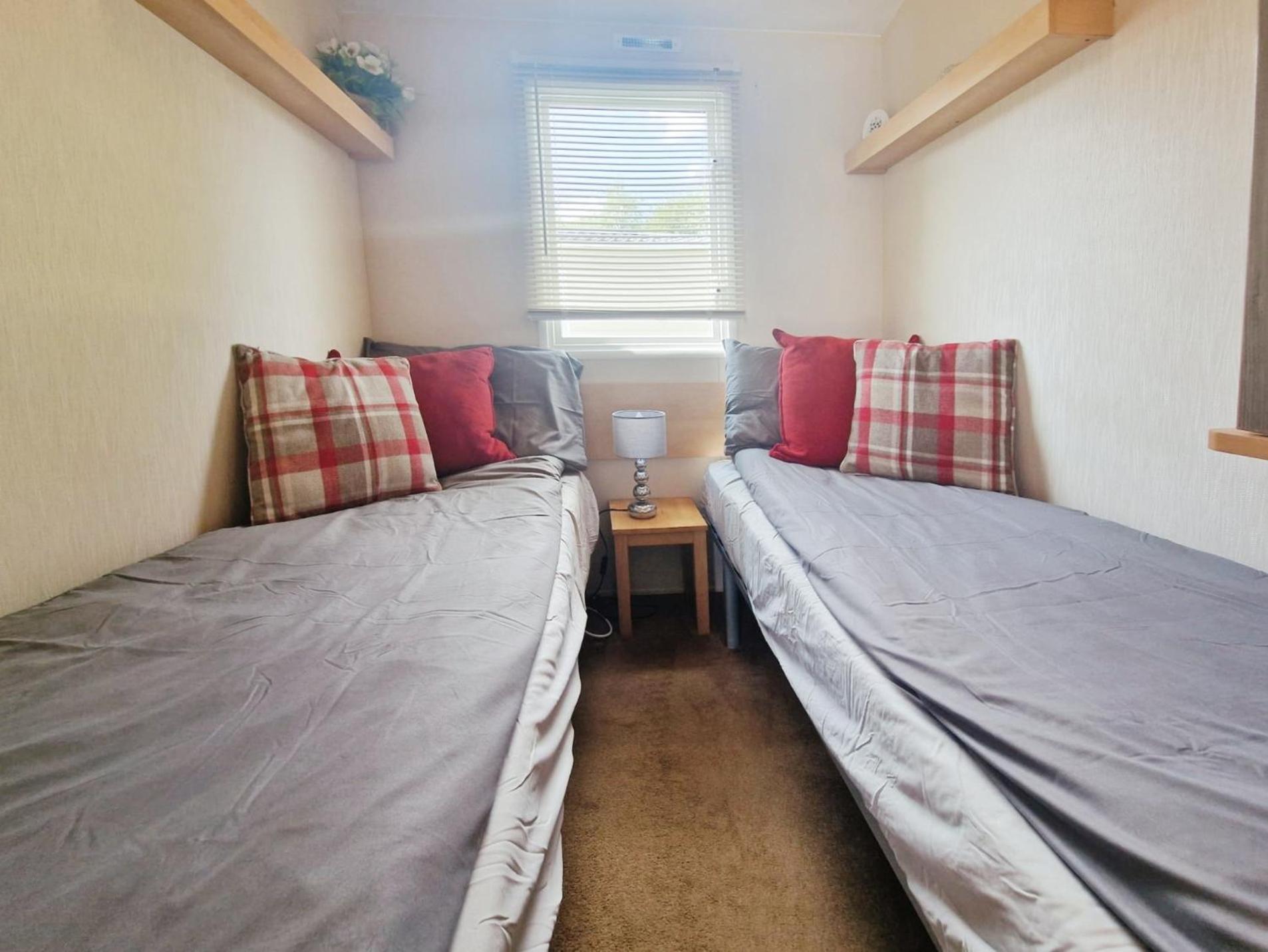 סירנססטר Lakeside Cotswold Holiday Home מראה חיצוני תמונה