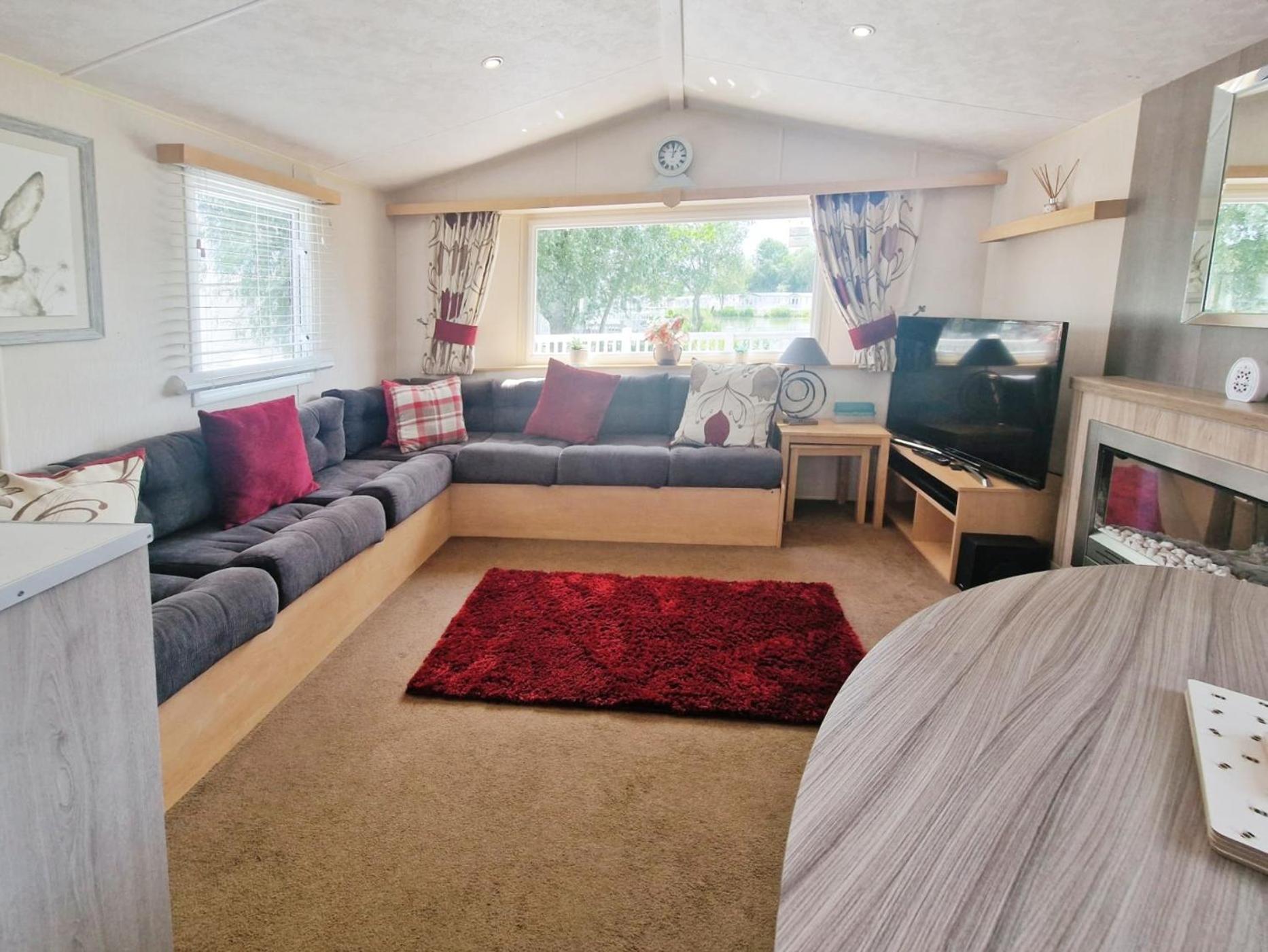 סירנססטר Lakeside Cotswold Holiday Home מראה חיצוני תמונה